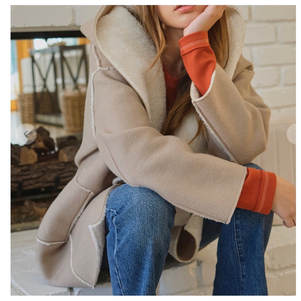 40 Absolutely Fabulous Reversible Long Sleeve Sherpa
Jacket - Picture 4 of 5